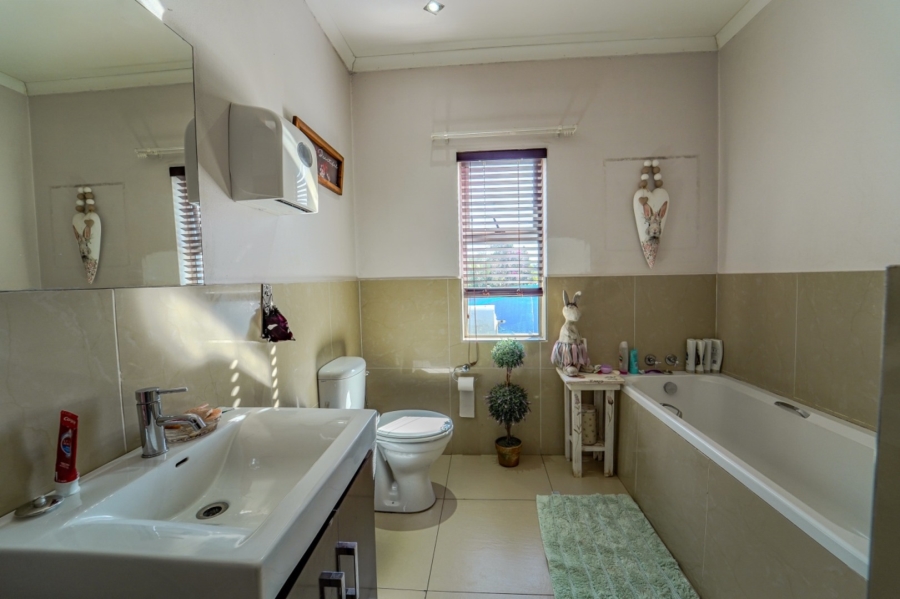 4 Bedroom Property for Sale in Dan Pienaar Free State